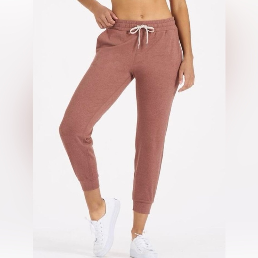 Vuori Performance Joggers in Terracotta